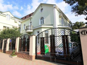 Guest House on Ulyanovskaya 41